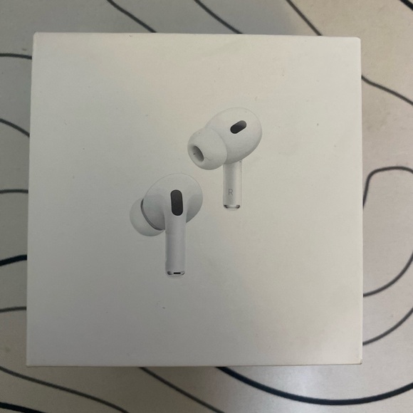 Apple White Wireless Earbuds with In-Ear Design and Charging Case